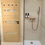 شقة Monaco # - 6 Persons - 2 Bedrooms - Full Renovated - Full Clim - Hypercenter - And Sun مينتون