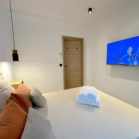 Lejlighed Monaco # - 6 Persons - 2 Bedrooms - Full Renovated - Private Parking - Full Clim - Hypercenter - And Sun Menton
