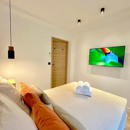 Apartment Monaco - - 6 Persons - 2 Bedrooms - Full Renovated - Full Clim - Hypercenter - And Sun Menton